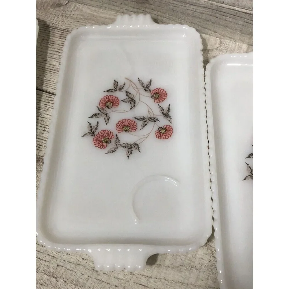Set of 4 Porcelain White Sip and Snack Tray Ball & Floral Design Ribbed Edges